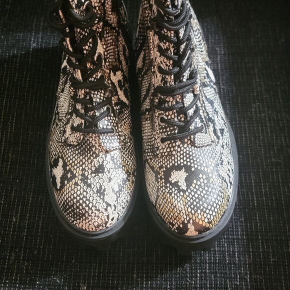 Platform boots - Picture 4 of 4